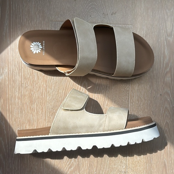 Tan summer sandals - Picture 2 of 4